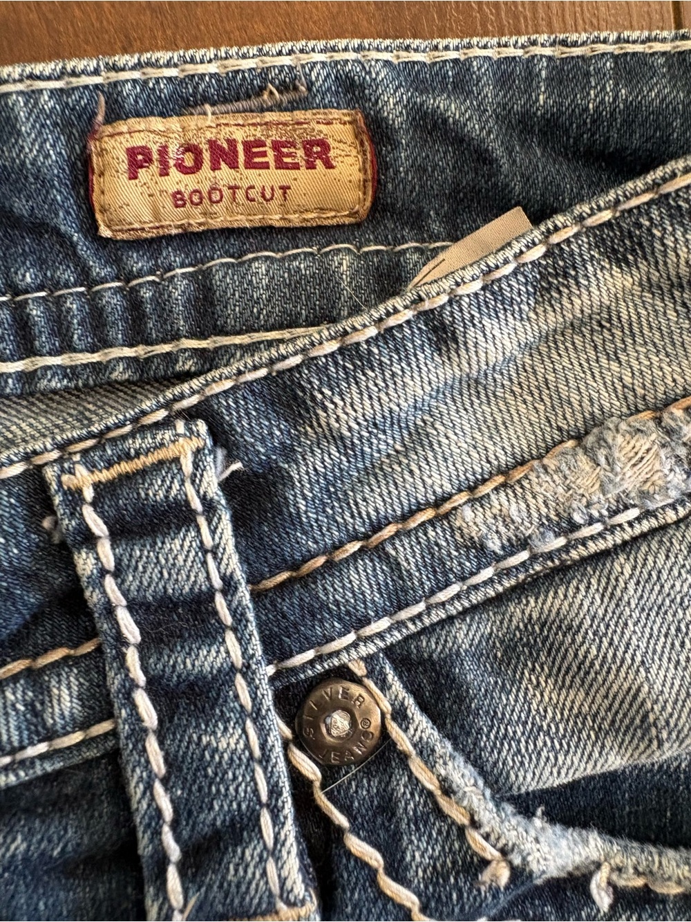 Silver Jeans Co. Pioneer Bootcut Distressed Medium Wash Jeans Size 31x33 - Picture 3 of 12